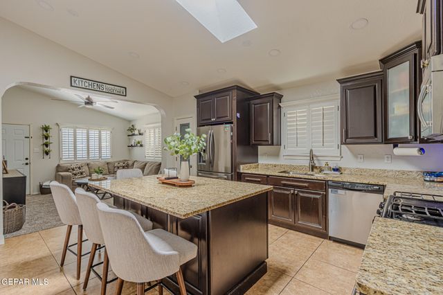 10269 Valle De Oro Drive, Socorro, TX 79927