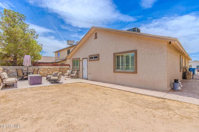 10269 Valle De Oro Drive, Socorro, TX 79927
