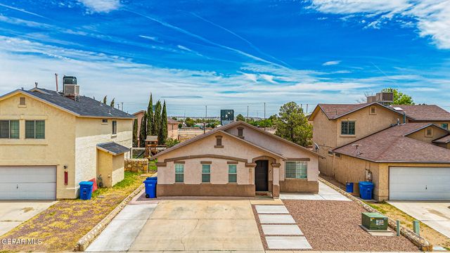 10269 Valle De Oro Drive, Socorro, TX 79927