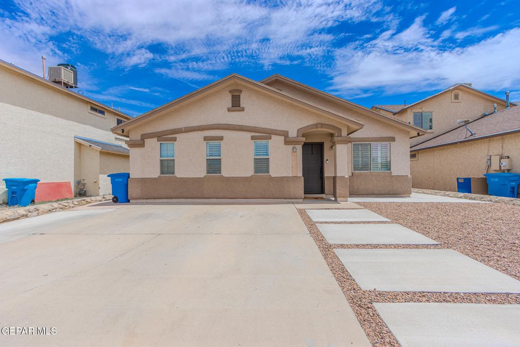10269 Valle De Oro Drive, Socorro, TX 79927