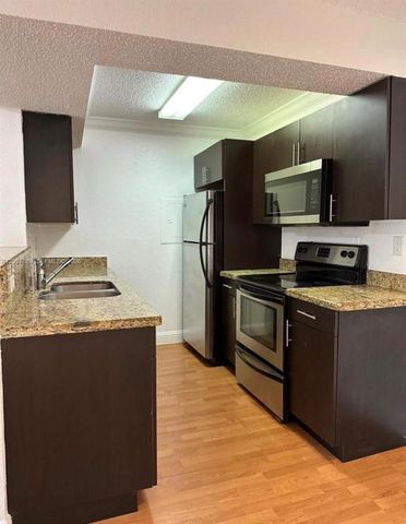 15570 SW 105th Ln 1718, Miami, FL 33196