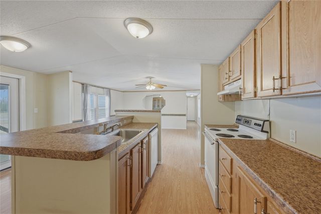 125 Willow Ridge Circle, Southmayd, TX 75092