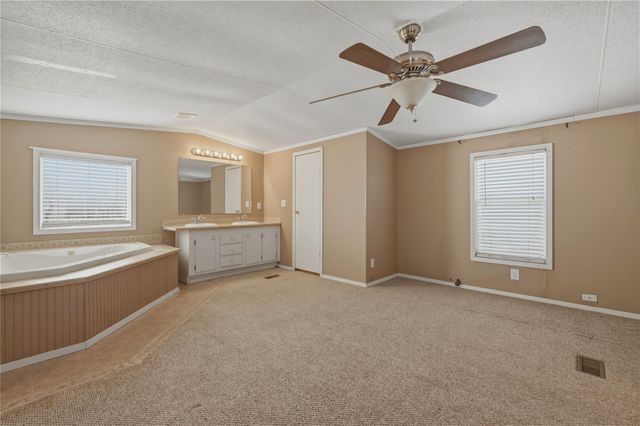 125 Willow Ridge Circle, Southmayd, TX 75092