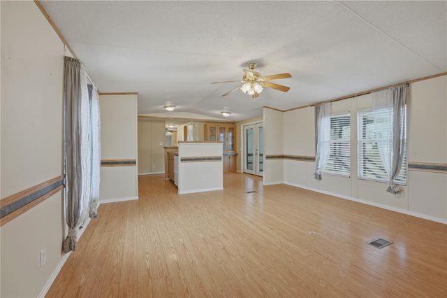 125 Willow Ridge Circle, Southmayd, TX 75092