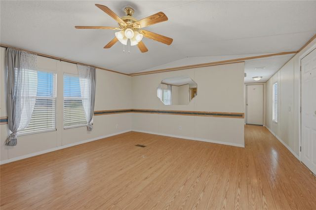 125 Willow Ridge Circle, Southmayd, TX 75092