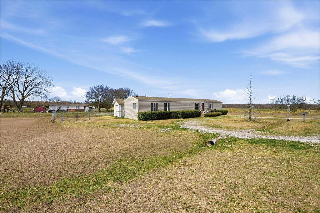 125 Willow Ridge Circle, Southmayd, TX 75092
