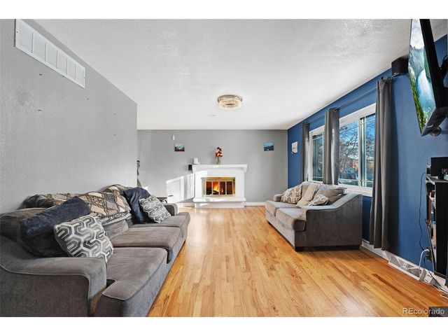 731 Elkhart St, Aurora, CO 80011