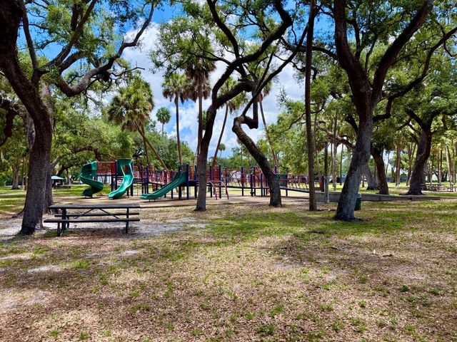 315 S BERMUDA BOULEVARD, Tampa, FL 33605