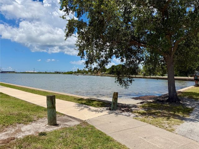 315 S BERMUDA BOULEVARD, Tampa, FL 33605