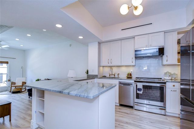 2410 W AZEELE STREET 234, Tampa, FL 33609