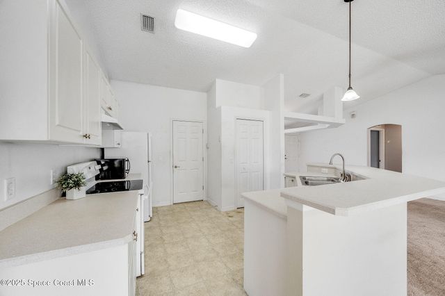 735 Crestline Lane NE, Palm Bay, FL 32907