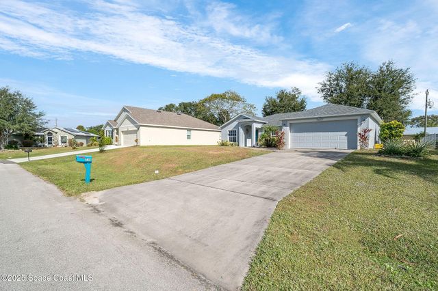 735 Crestline Lane NE, Palm Bay, FL 32907