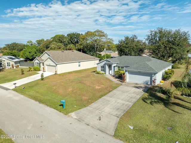 735 Crestline Lane NE, Palm Bay, FL 32907