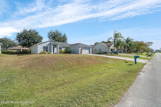 735 Crestline Lane NE, Palm Bay, FL 32907