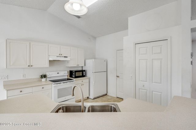 735 Crestline Lane NE, Palm Bay, FL 32907