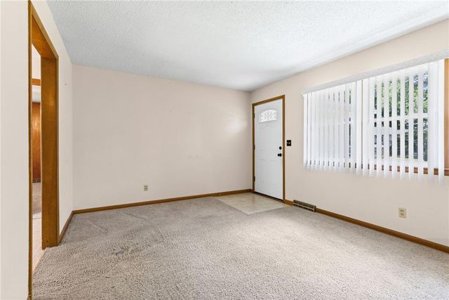 4826 Stearns Lane, Shawnee, KS 66203