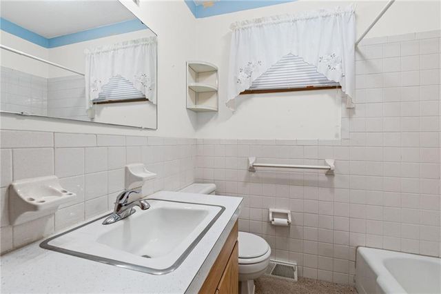 4826 Stearns Lane, Shawnee, KS 66203