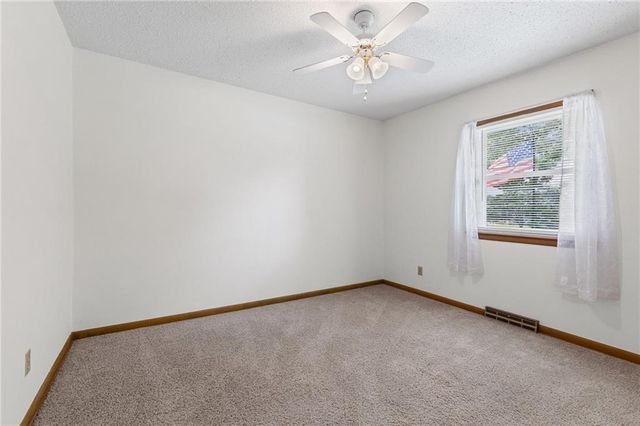 4826 Stearns Lane, Shawnee, KS 66203