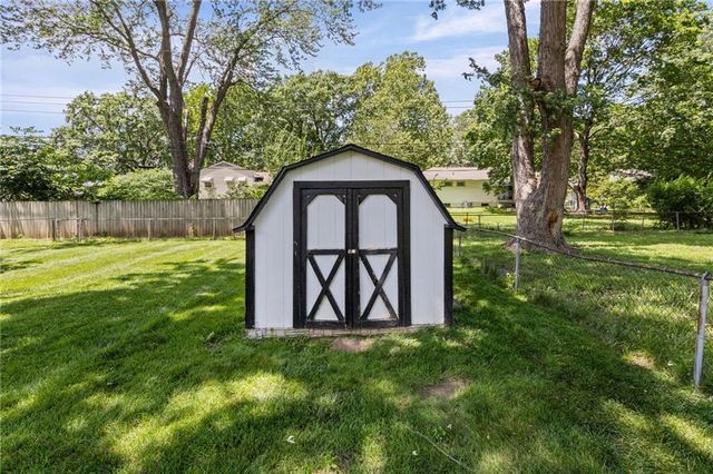 4826 Stearns Lane, Shawnee, KS 66203