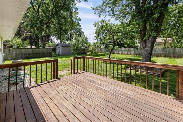 4826 Stearns Lane, Shawnee, KS 66203