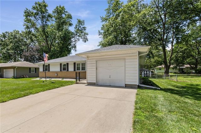 4826 Stearns Lane, Shawnee, KS 66203