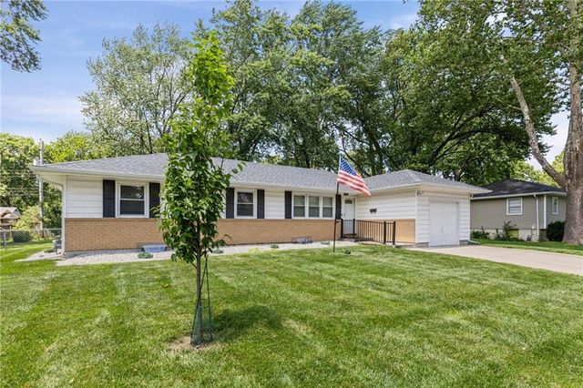 4826 Stearns Lane, Shawnee, KS 66203