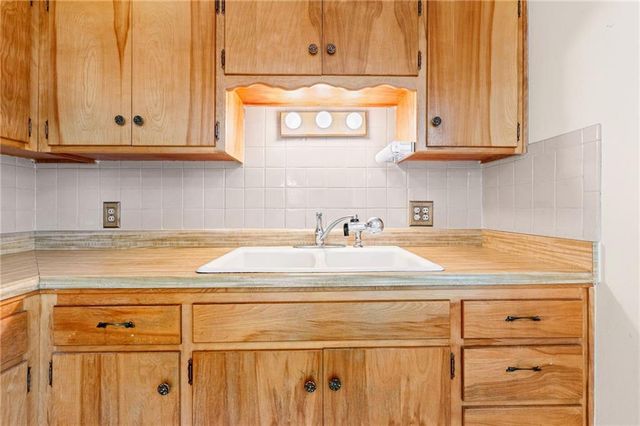 4826 Stearns Lane, Shawnee, KS 66203