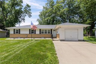 4826 Stearns Lane, Shawnee, KS 66203