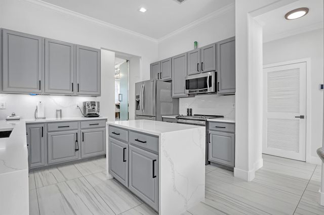 8086 Bautista Way, Palm Beach Gardens, FL 33418