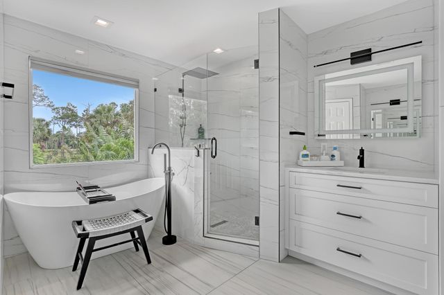 8086 Bautista Way, Palm Beach Gardens, FL 33418