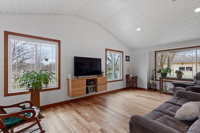 406 Seminole Drive, Tecumseh, MI 49286