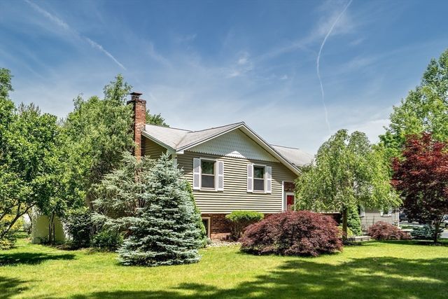 2 Sandspur Lane, North Reading, MA 01864
