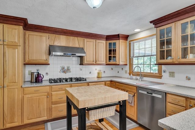 2 Sandspur Lane, North Reading, MA 01864