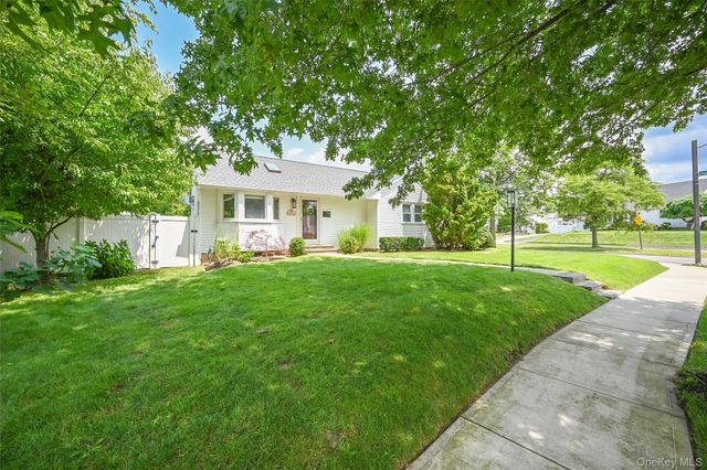 5 Cheshire Avenue, Syosset, NY 11791