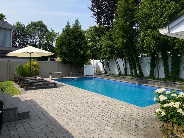 5 Cheshire Avenue, Syosset, NY 11791