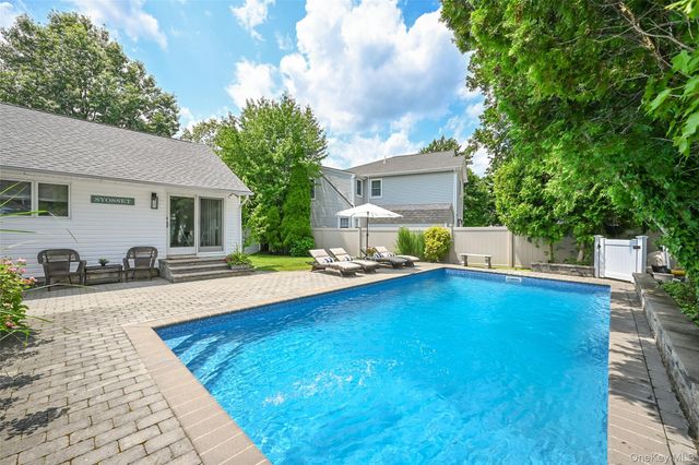 5 Cheshire Avenue, Syosset, NY 11791