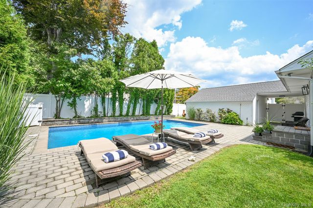5 Cheshire Avenue, Syosset, NY 11791