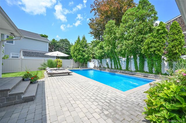 5 Cheshire Avenue, Syosset, NY 11791