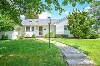 5 Cheshire Avenue, Syosset, NY 11791