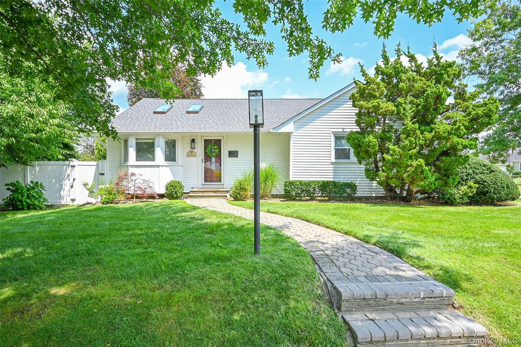 5 Cheshire Avenue, Syosset, NY 11791
