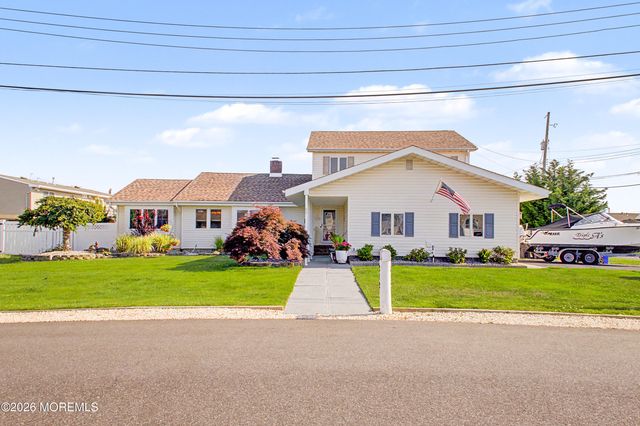 212 Riviera Drive, Toms River, NJ 08753