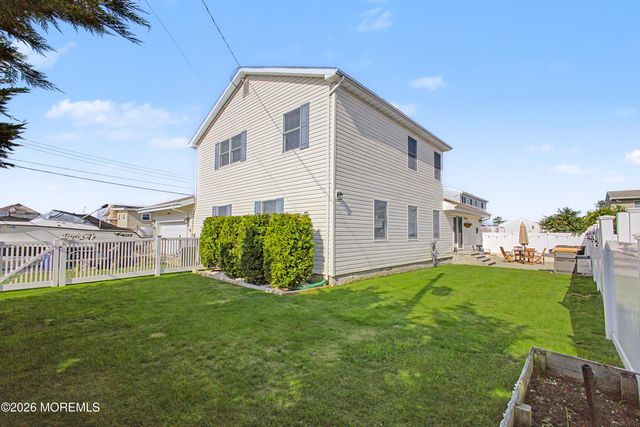 212 Riviera Drive, Toms River, NJ 08753