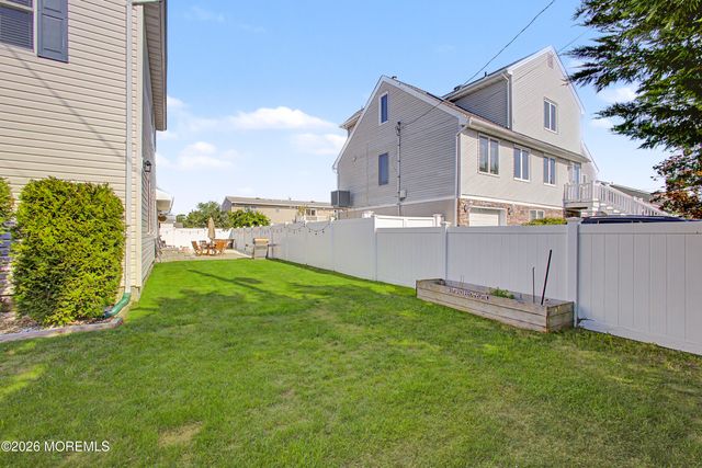212 Riviera Drive, Toms River, NJ 08753