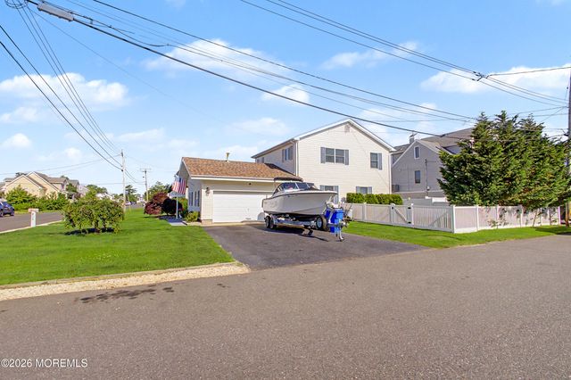 212 Riviera Drive, Toms River, NJ 08753