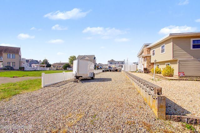 212 Riviera Drive, Toms River, NJ 08753