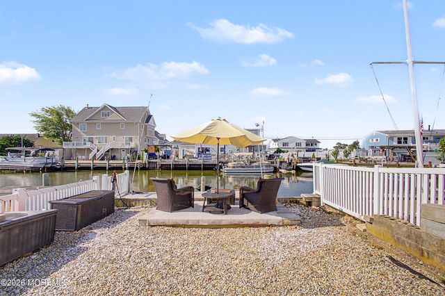 212 Riviera Drive, Toms River, NJ 08753