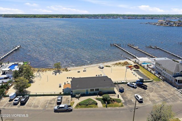 212 Riviera Drive, Toms River, NJ 08753