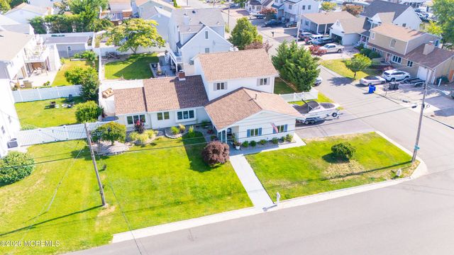 212 Riviera Drive, Toms River, NJ 08753
