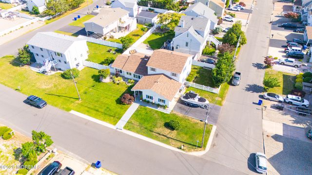 212 Riviera Drive, Toms River, NJ 08753