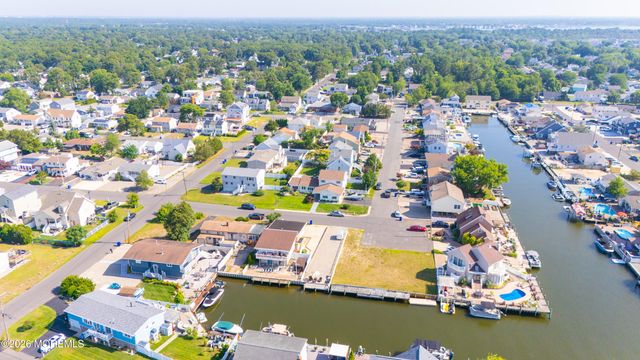 212 Riviera Drive, Toms River, NJ 08753